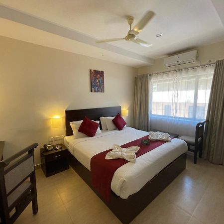 Hotel Yamuna Adur Extérieur photo