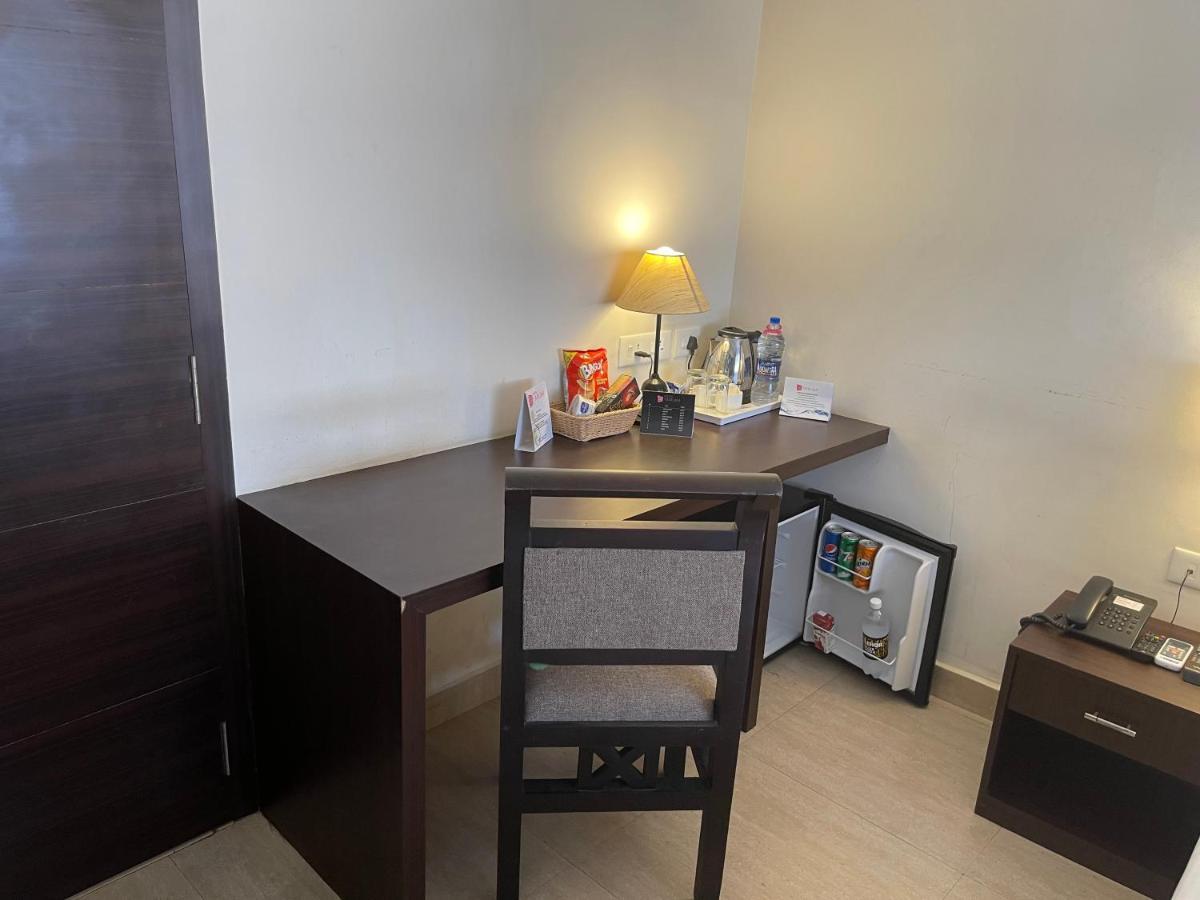 Hotel Yamuna Adur Extérieur photo