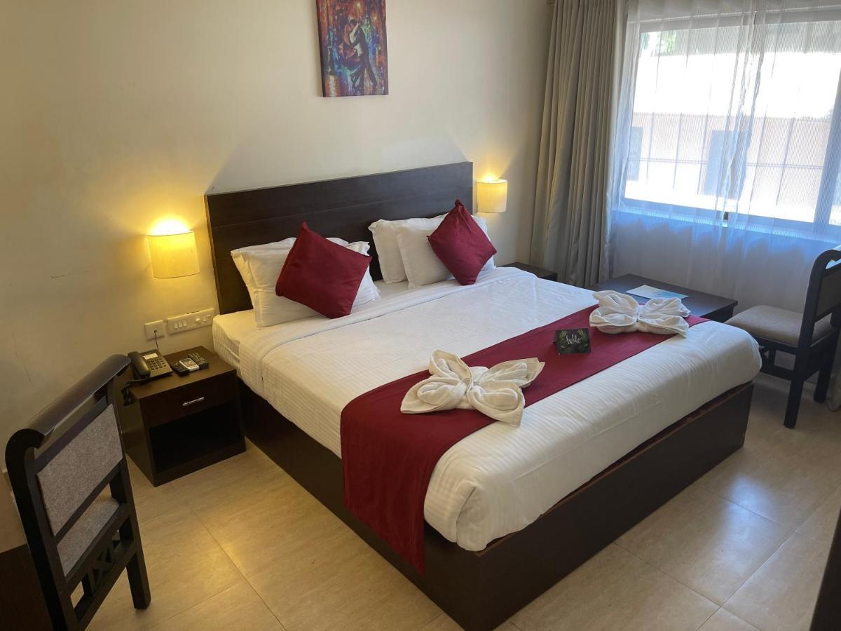 Hotel Yamuna Adur Extérieur photo