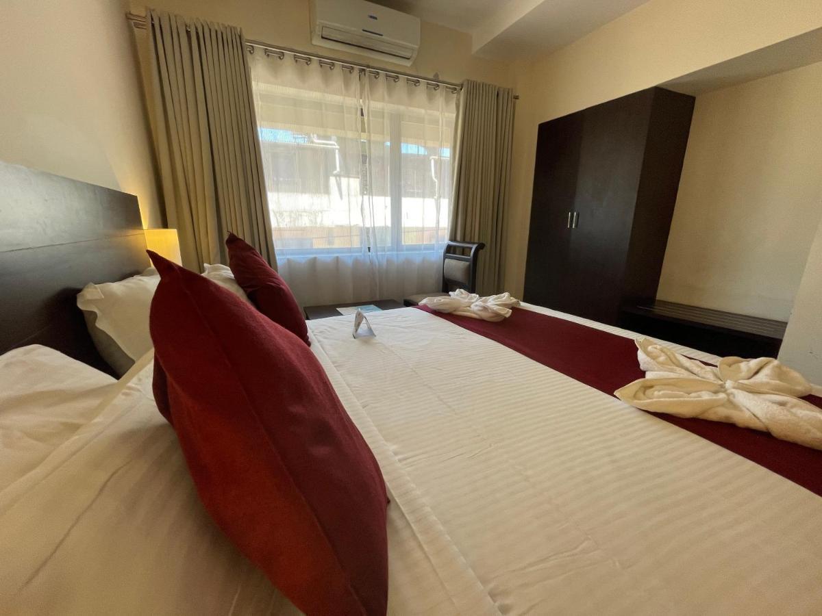 Hotel Yamuna Adur Extérieur photo