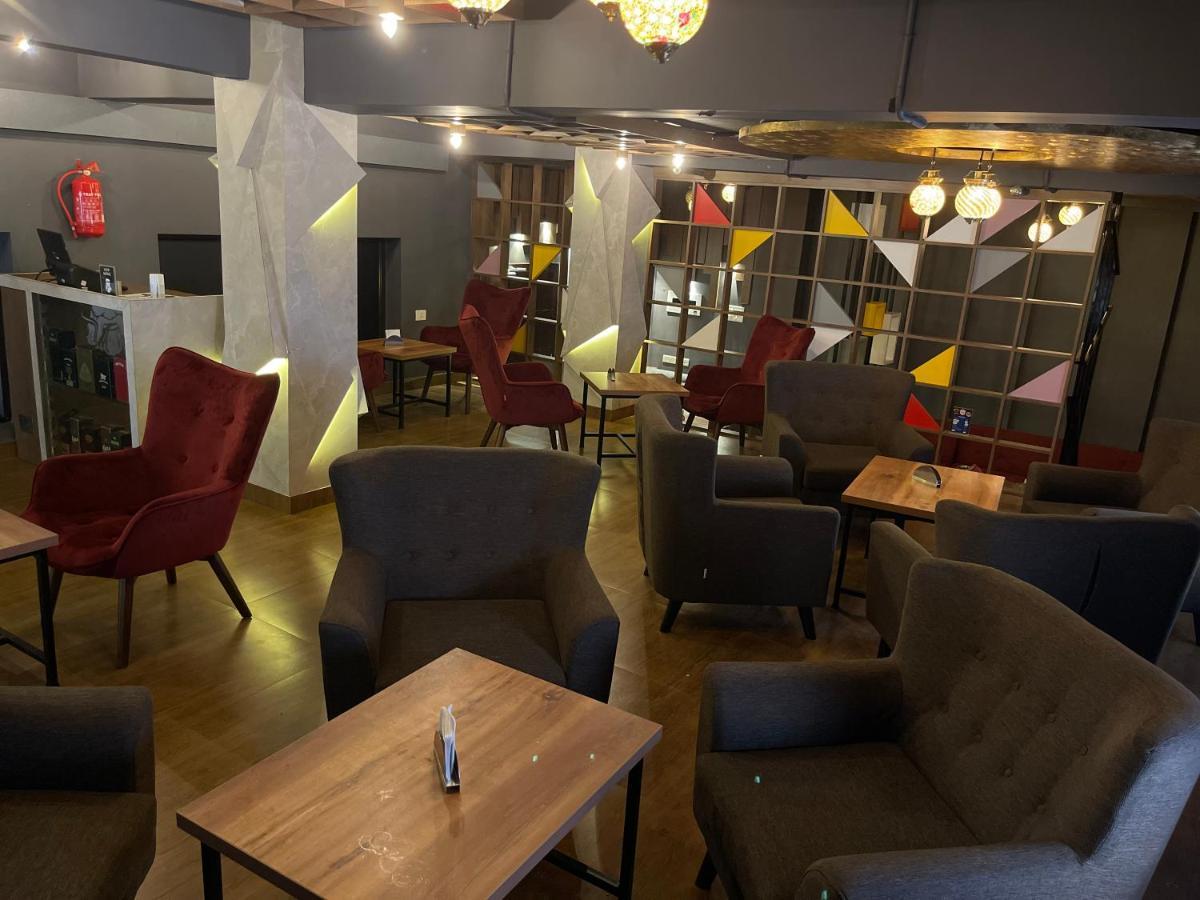 Hotel Yamuna Adur Extérieur photo