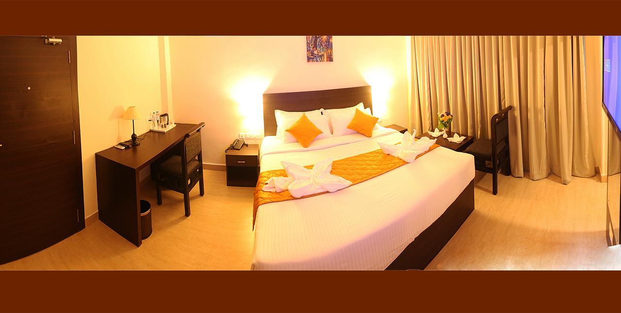 Hotel Yamuna Adur Extérieur photo