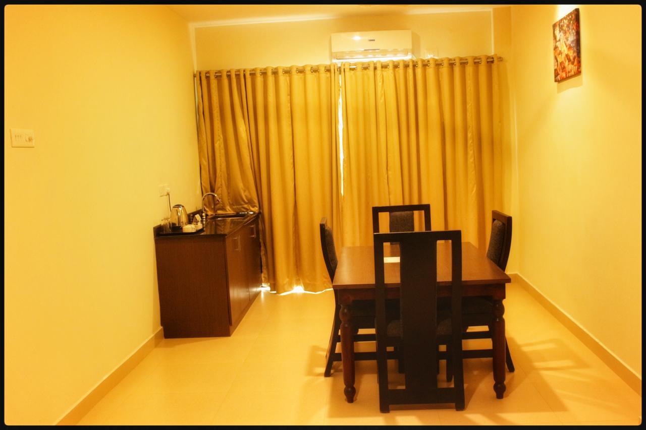Hotel Yamuna Adur Extérieur photo