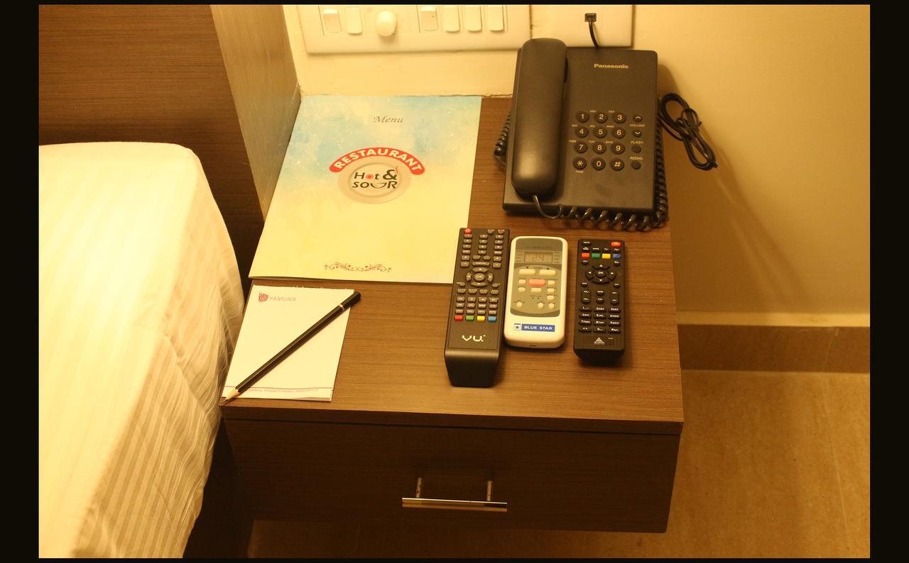 Hotel Yamuna Adur Extérieur photo