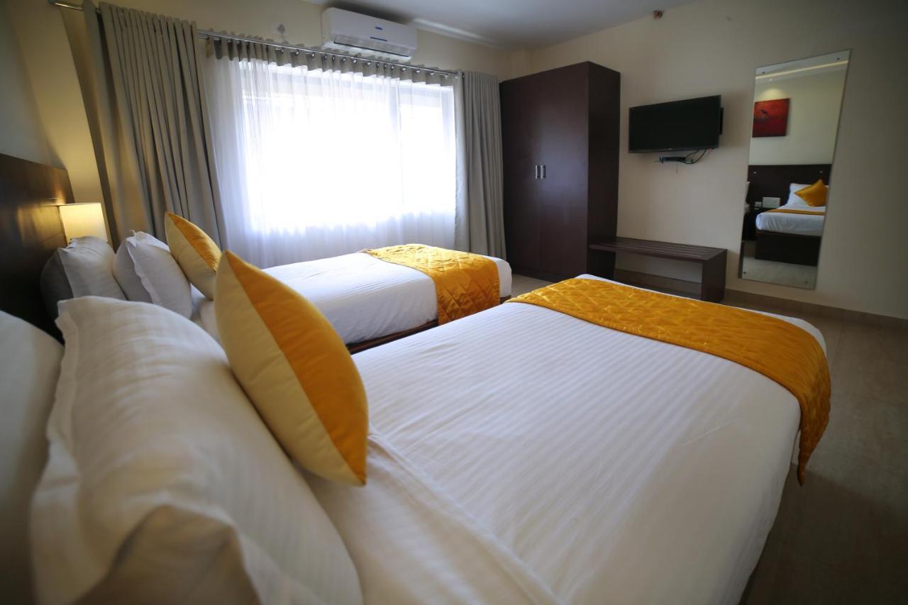 Hotel Yamuna Adur Extérieur photo