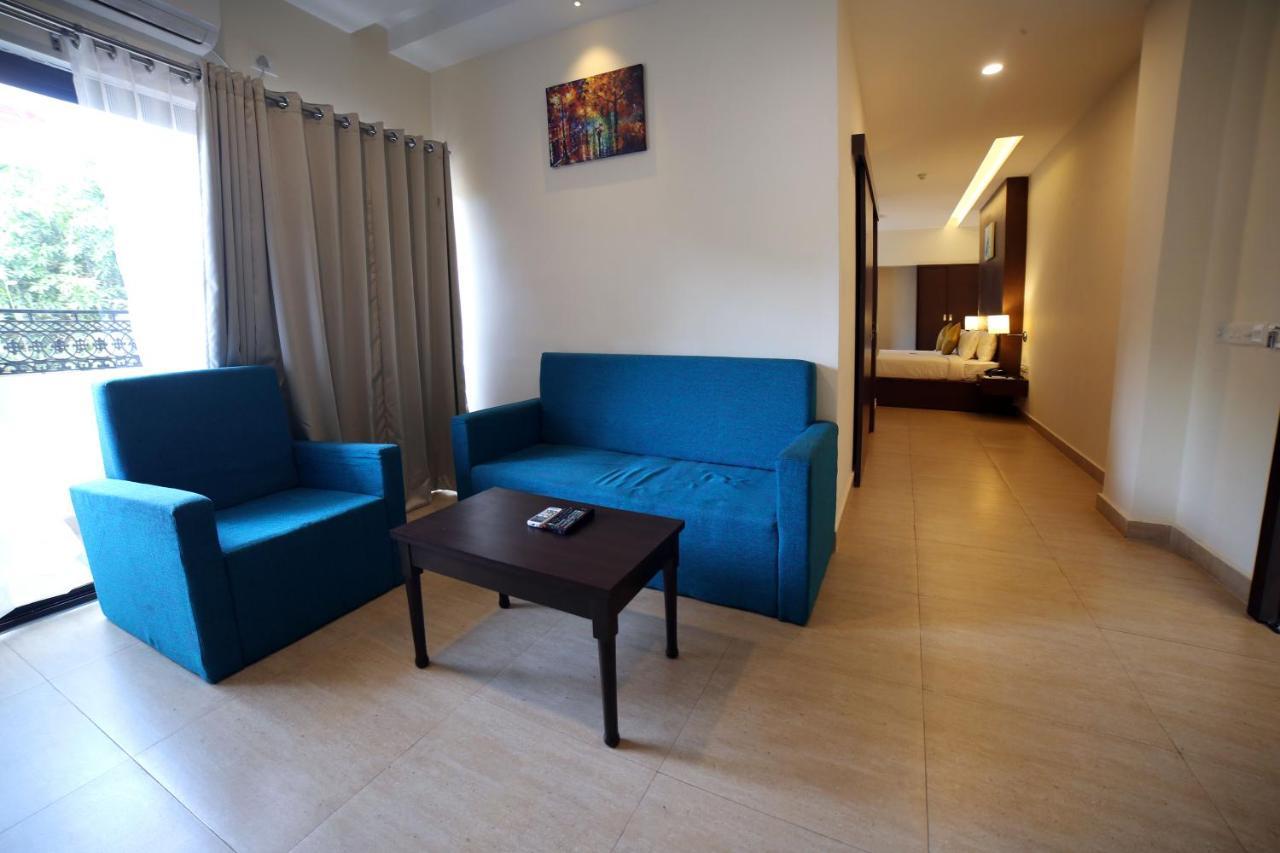 Hotel Yamuna Adur Extérieur photo