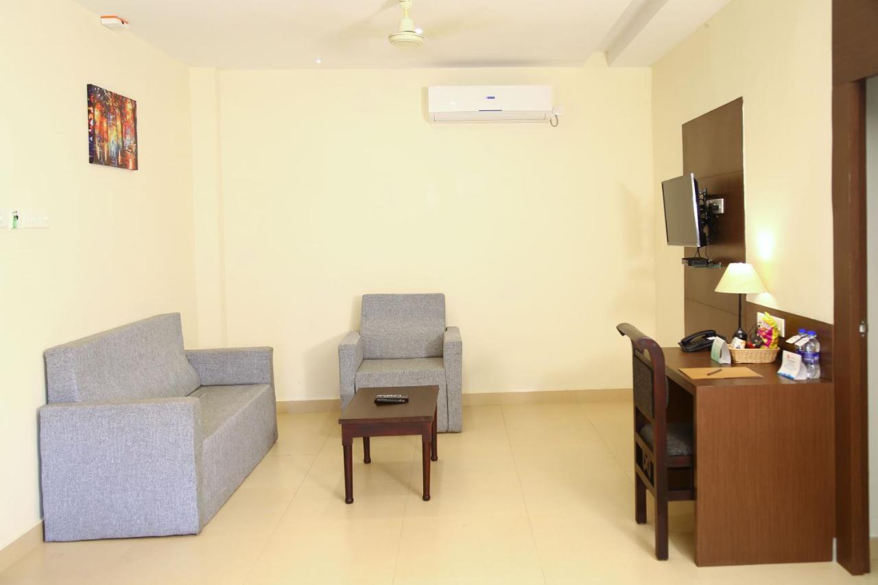 Hotel Yamuna Adur Extérieur photo
