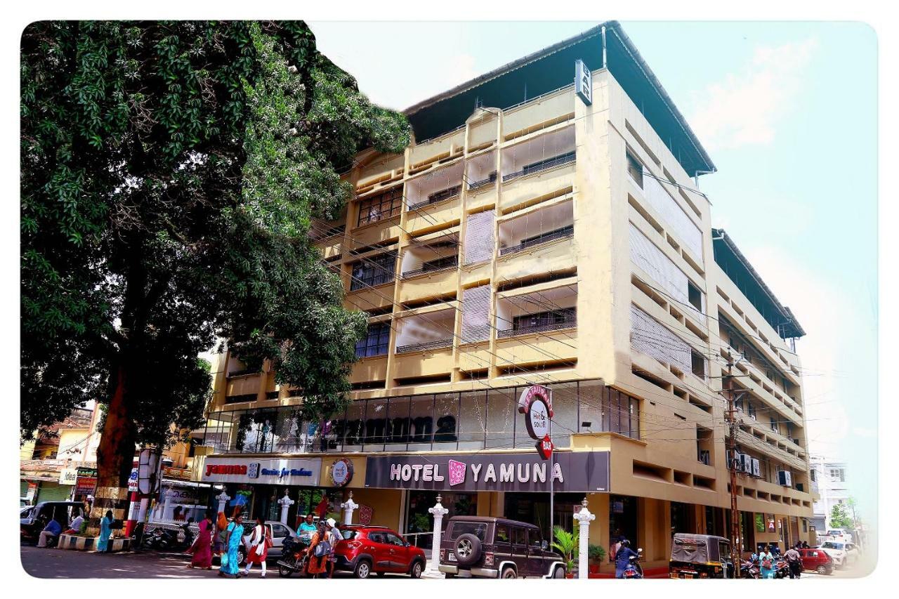 Hotel Yamuna Adur Extérieur photo
